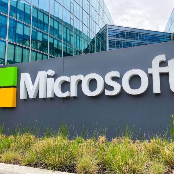 Acciones de Microsoft suben a máximos históricos impulsadas por la IA