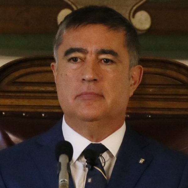Desbordes acusa que la administración de Hassler “demolió” la educación pública en Santiago