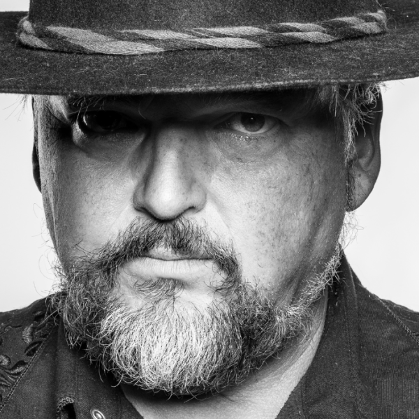 Alain Johannes: Lo que no sabías del show acústico en Valparaíso