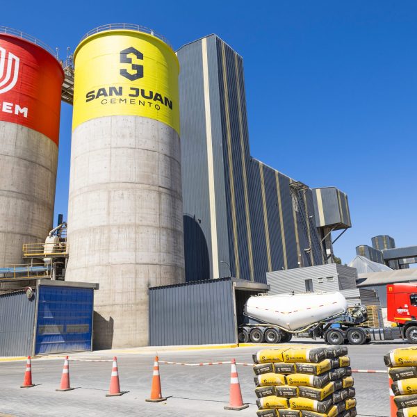 Sostenibilidad en la Industria de Materiales: UNACEM Hace Historia